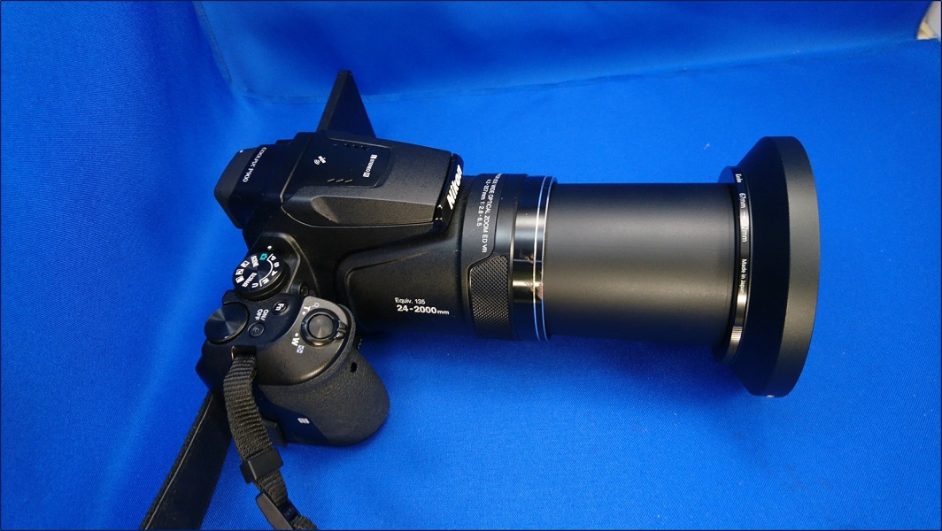 ニコン COOLPIX P900に レンズフードを装着